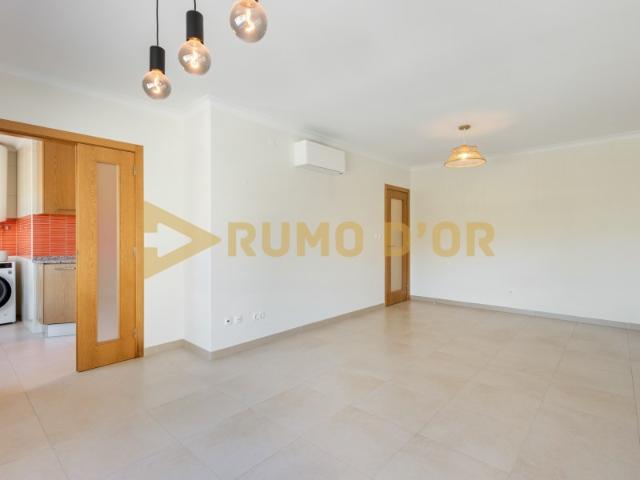 Apartamento T3 em D'el Rey Alenquer | Arrecadação e Estacionamento Interior