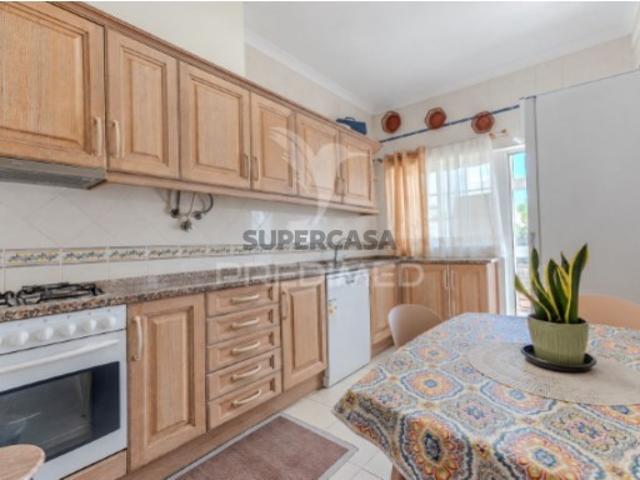 Apartamento T3 em Estômbar e Parchal