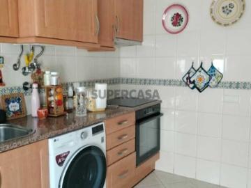 Apartamento T3 em Estômbar e Parchal