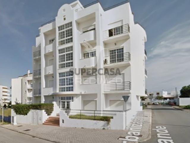 Apartamento T3 em Estômbar e Parchal