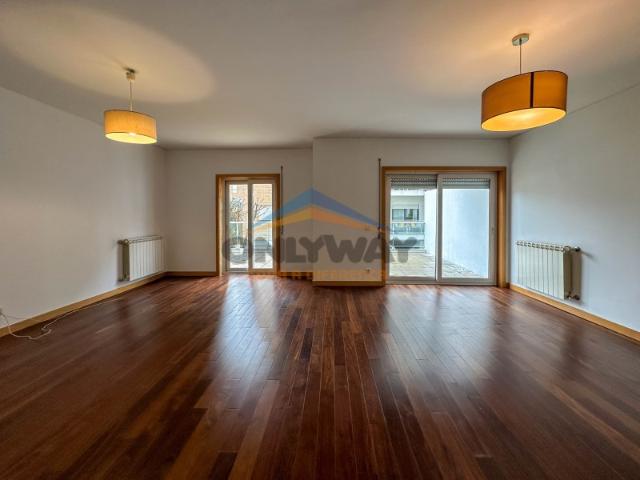 Apartamento T3 em Exclusivo no Condomínio Nova Eborae
