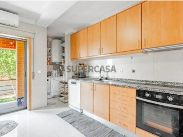 Apartamento T3 em Fradelos | 146 m² | Varanda c/ Churrasqueira
