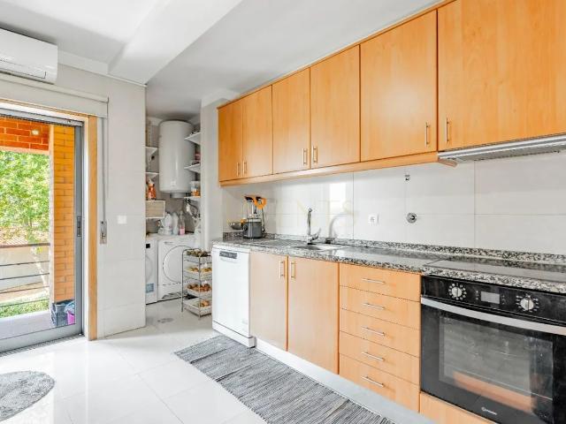 Apartamento T3 em Fradelos | 146 m² | Varanda c/ Churrasqueira