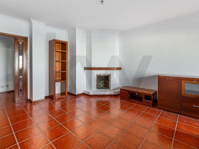 Apartamento T3 em Frente à Praia de Labruge | Com Box Privativa e Mobilado