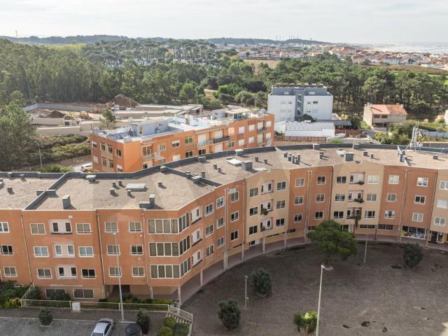 Apartamento T3 em Frente à Praia de Labruge | Com Box Privativa e Mobilado