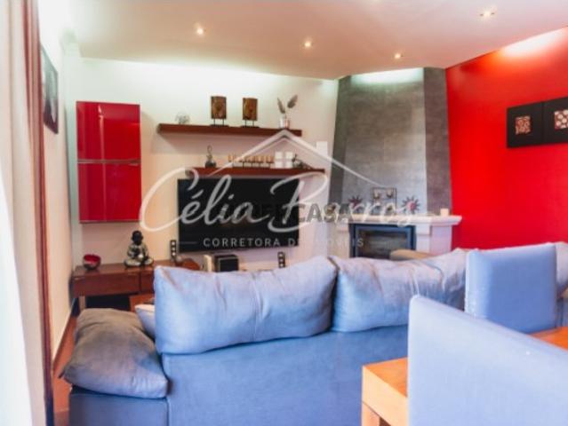 Apartamento T3 em Granja do Ulmeiro