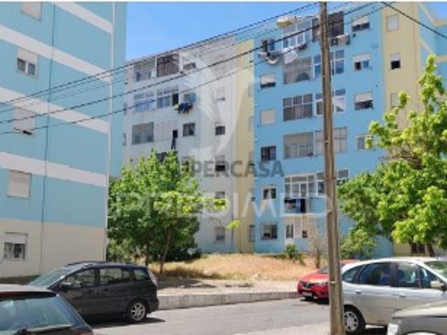 Apartamento T3 em Laranjeiro e Feijó