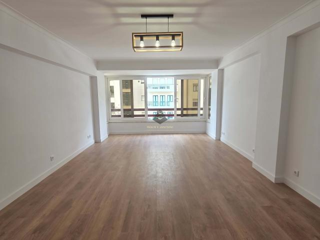 Apartamento T3 em Lisboa com estacionamento