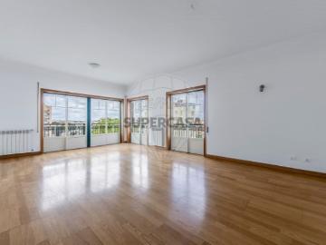 Apartamento T3 em Lumiar