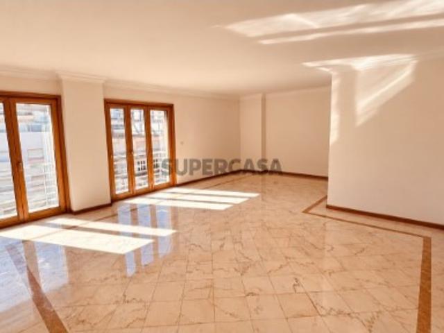 Apartamento T3 em Lumiar