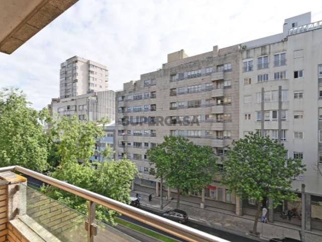 Apartamento T3 em Mafamude