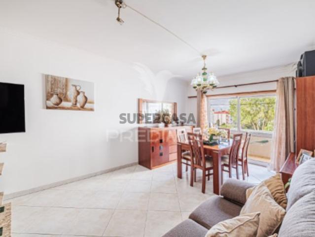 Apartamento T3 em Massamá e Monte Abraão