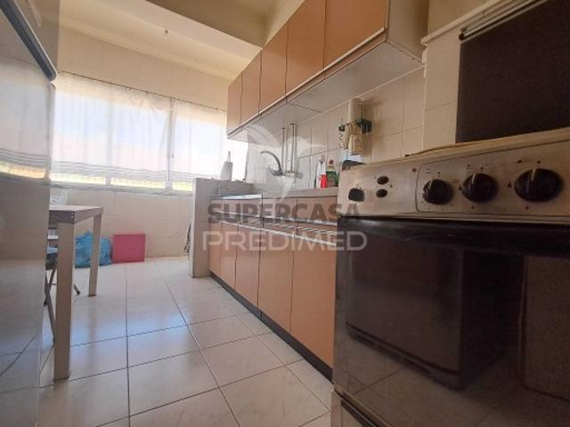 Apartamento T3 em Massamá e Monte Abraão