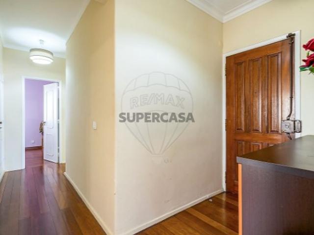Apartamento T3 em Massamá e Monte Abraão