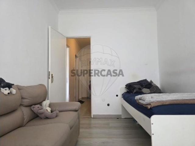Apartamento T3 em Massamá e Monte Abraão