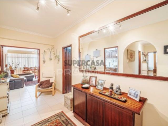 Apartamento T3 em Massamá e Monte Abraão