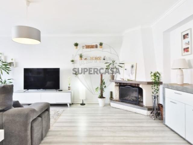 Apartamento T3 em Massamá e Monte Abraão