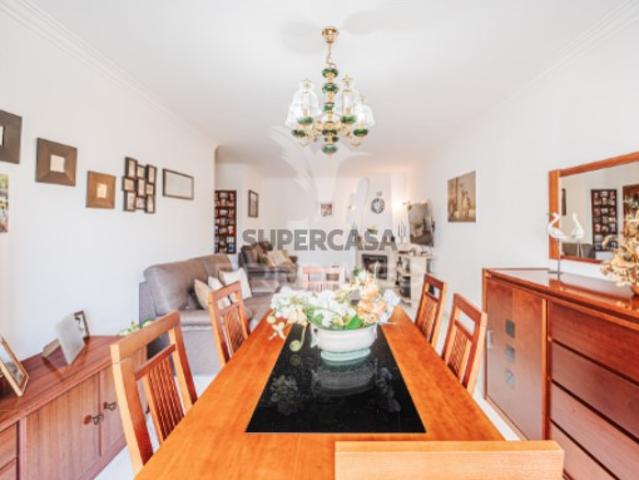 Apartamento T3 em Massamá e Monte Abraão