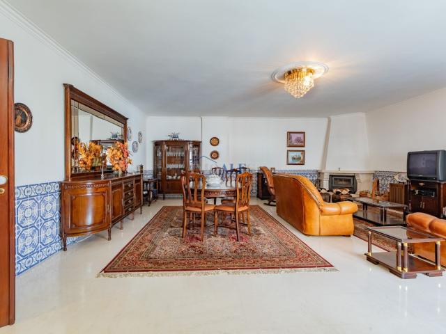 Apartamento T3 em Massamá, junto ao Shopping Center