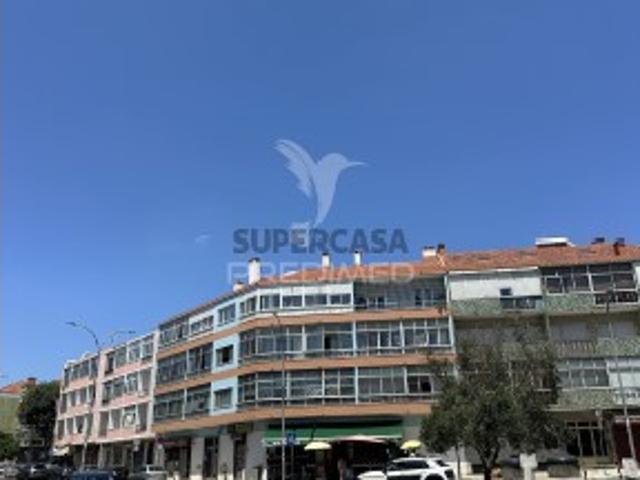 Apartamento T3 em Mina de Água