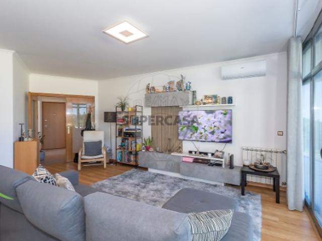 Apartamento T3 em Mina de Água
