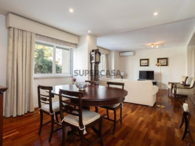 Apartamento T3 em Miraflores