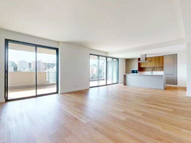 Apartamento T3 em Miraflores