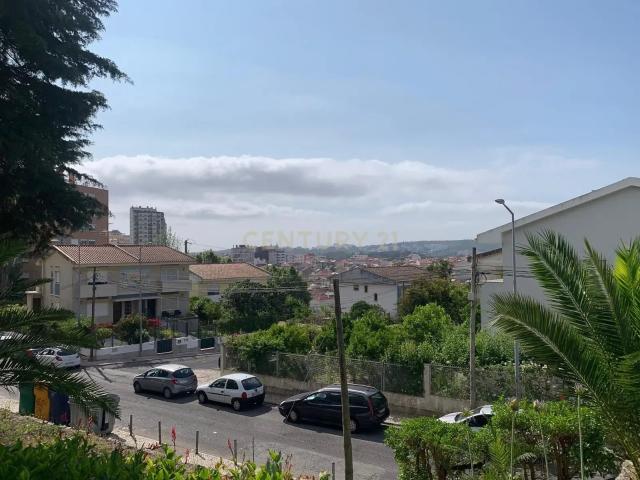 Apartamento T3 em Monte Abraão, Queluz