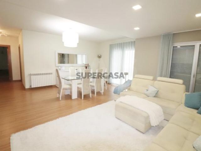 Apartamento T3 em Nossa Senhora do Pópulo, Coto e São Gregório