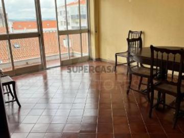 Apartamento T3 em Nossa Senhora do Pópulo, Coto e São Gregório