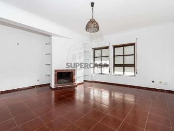 Apartamento T3 em Nossa Senhora do Pópulo, Coto e São Gregório