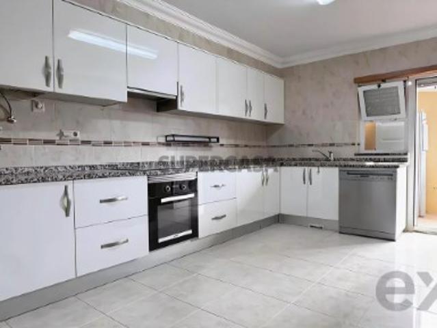 Apartamento T3 em Olhão