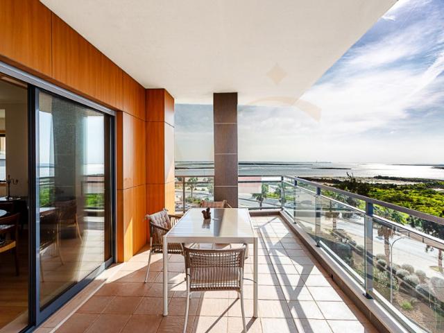 Apartamento T3 em Olhão com vistas incríveis e piscina comum
