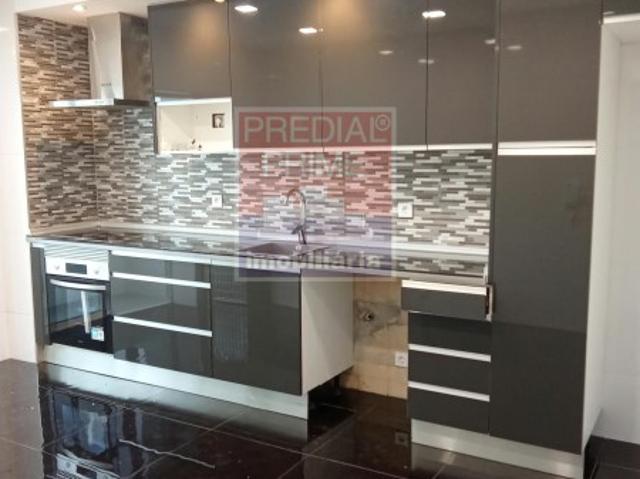 Apartamento T3 em Paços de Brandão