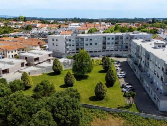 Apartamento T3 em Paços de Brandão