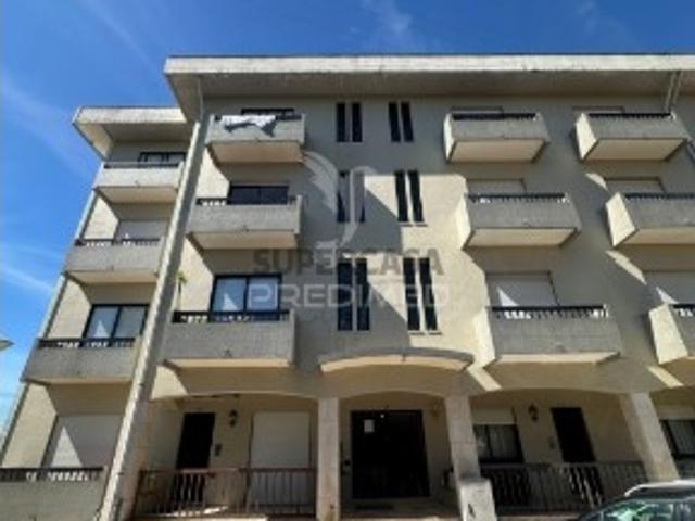 Apartamento T3 em Paços de Brandão