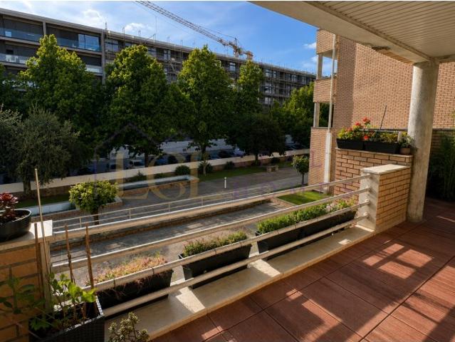 Apartamento T3 em Pedrouços, Maia com terraço e box fechada