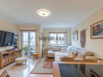 Apartamento T3 em Pontinha e Famões