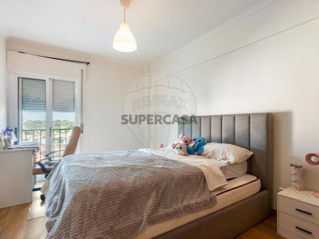 Apartamento T3 em Pontinha e Famões