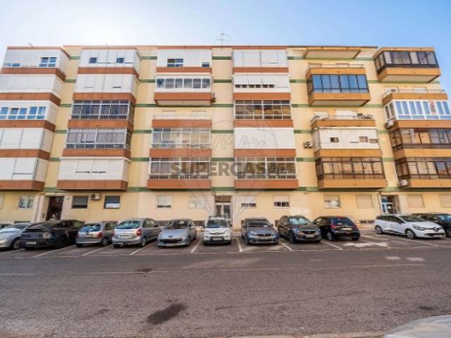Apartamento T3 em Póvoa de Santo Adrião e Olival Basto