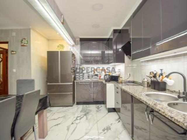 Apartamento T3 em Póvoa de Santo Adrião e Olival Basto