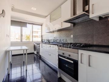 Apartamento T3 em Póvoa de Santo Adrião e Olival Basto