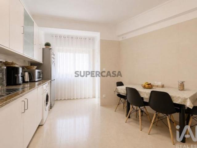 Apartamento T3 em Póvoa de Santo Adrião e Olival Basto de 130 m²