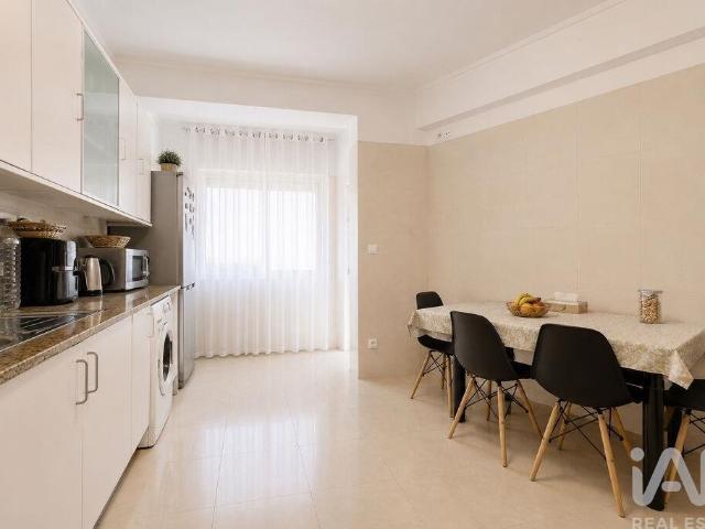 Apartamento T3 em Póvoa de Santo Adrião e Olival Basto de 13. 130m² Póvoa de Santo Adrião e de Olival Basto