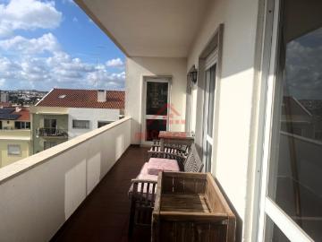 APARTAMENTO T3 em prédio com elevador | centro Torres Vedras