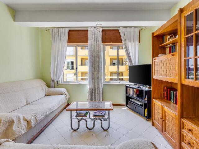 Apartamento T3 em Quelfes, Olhão