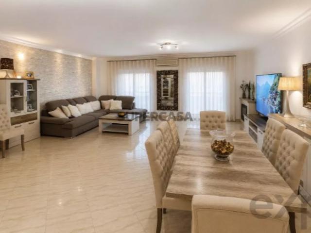 Apartamento T3 em Quelfes