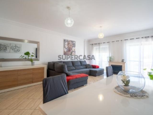 Apartamento T3 em Quelfes