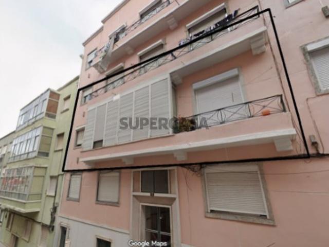 Apartamento T3 em Queluz