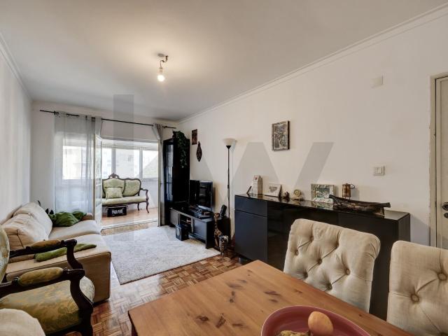 Apartamento T3 em Queluz